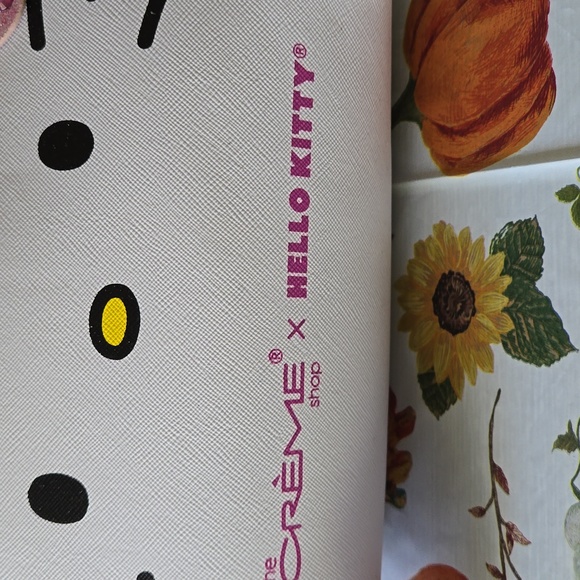 Hello Kitty Makeup Bag - Picture 3 of 7